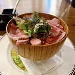 ノワ・ド・ココ - ローストビーフ丼 黒毛和牛とのハーフ 1500円