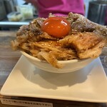 本気の焼豚 プルプル食堂 - 本気の炙り焼豚丼ハーフ