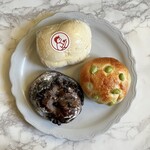 SUMOMO BAKERY - 左上）おしりパン、右）枝豆チーズ、左下）ザクザクチョコ