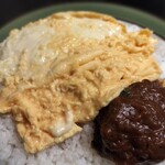 クロック - チーズオムレツ　割ってみました