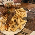 東京ブッチャーズ with OKACHI Beer Lab - ポテトフライにはチキンが乗ってきた〜