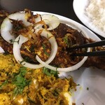 インドカレー GHORER SHAD バングラデシュの家庭料理 - やっぱ、焼き(ホントは揚げですが)魚はお箸が食べやすいですな