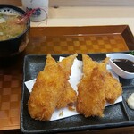 Ryuuzushi - 味噌汁、烏賊フライ