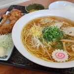 中華そば たけちゃん - 料理写真:サービスランチ②（中華そば・とりもも唐揚・ごはん）