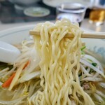 盛華園 - タンメンの麺リフト