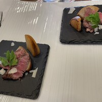 特選近江牛レストラン ティファニー - キャンペーンでサービス（和梨のソテーと牛肉の低温調理）