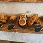 天然こうぼぱん とことこ - この中に、嫁さんの嫌いなパン君が居ます、ドレかな❓