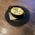 馬蘇裡拉乳酪和松露的高湯卷風味鐵板煎蛋