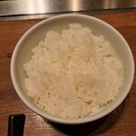 焼肉うしごろ - 魚沼産コシヒカリご飯です。