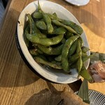 Nihonichi Suisan Chokuei Izakaya Arata - 枝豆のニンニクバター炒め
