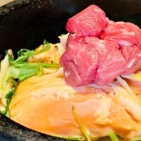 焼肉うしごろ 池袋店 - 秋鮭といくら、厳選部位の石焼き