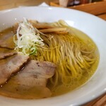 かちか - 麺のアップです。