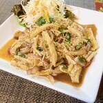 タイ料理ぺっぽい - 竹の子のサラダ。見た目とは違って想定外の辛さ。注意⚠️