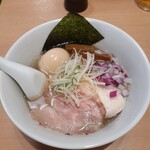 らぁ麺 和來 - 塩ラーメン「味玉」紫玉葱がいい感じ