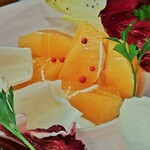 ビストロ マキムシ - 紅まどんなとほろ苦野菜のサラダ