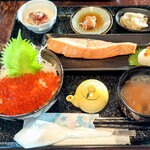 光る海 - 秋鮭定食