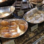 エーグルドゥース - なくなっても焼き菓子は補充してくれます。