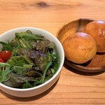 Banrino Haru Biahoru - サラダとバゲット