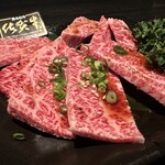 炭火焼肉つぼ家 - 佐賀牛上カルビです。甘い肉質でとろけます