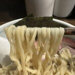 櫻井中華そば店 - 中太平打ち麺はモチプル食感