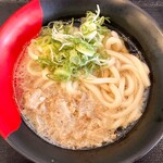 Iyo seimen - “完成”した「かすうどん」。この段階で違和感を覚えることに。「“かす”はどこに？」と。実は手前にある一見天かすに見える物体が“かす”だった。本来は色がもっと濃い。ちなみに天かすは入れていない。