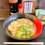 伊予製麺 - 「大阪かすうどん」スタンバイOK