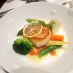 ラ・フェット ひらまつ - 甲殻類がＮＧのさぁちゃんまんさんは、スズキと貝柱