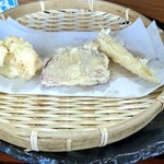 江戸前天婦羅 天よし - カリフラワー、赤蕪、ヤングコーン