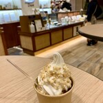 Dore 阪急うめだ店 - お店前のイートインスペースで頂きました！