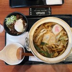 宮きしめん - みそ煮込みきしめんとどて丼定食