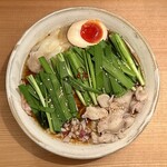 Homemade Ramen 麦苗 - 【限定】黒毛和牛のもつにらあ(1,600円)