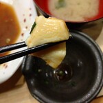 ひびか食堂 - 小鉢の1つ、呉豆腐。箸で切り込むように挟んでもそのまま持ち上げれる程の弾力！なめらかかつモッチリとした食感が、定食内でいいアクセントになってました。