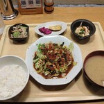 ひびか食堂 - ニラ豚炒め定食（ご飯の量は少なめでオーダー）