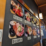 澤ノ屋 - 壁にはメニューの写真が。どれも美味しそう。