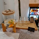 Leafis cafe ASAGAYA - ウォーターはセルフサービスです！