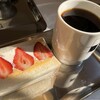 pipi - 夫はいちごサンドとブレンドコーヒー☕️