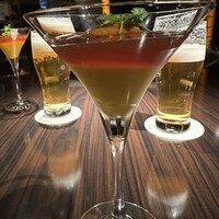 KAZAN - 冷たいコンソメカクテル、生ウニをジェルで。うま〜。