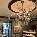 エーグルドゥース - 煌びやかな装飾