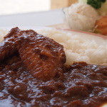 月見茶屋 - ◆奥美濃古地鶏手羽先やわ煮カレー◆奥美濃古地鶏の手羽先がまるまる一つ入った贅沢カレー。