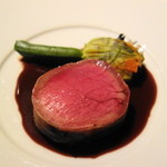 レストラン・セン - ベーコンで巻いた牛フィレ肉のロースト　赤ワインソース