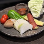 すみび焼肉　Da-Wa - バーニャカウダ1,000円　　焼き野菜を炭の上で温めたバーニャカウダソースで頂きます。美味しかっだです！