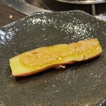 すみび焼肉　Da-Wa - さつまいもは最初から火が通ってました。バーニャカウダソースをかけて食べました。