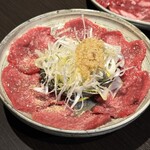 すみび焼肉　Da-Wa - ネギ塩タン1,600円　柔らかくて美味しかったです。焼き上がったタンにネギを巻いて食べました。