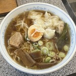 永新 - ワンタン麺 900円
