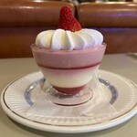 Kafe Paurisuta - いちごのレアチーズケーキ。