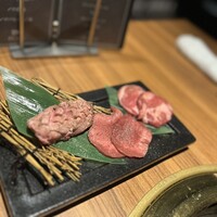 中目黒焼肉 登牛門 - タン3種盛り