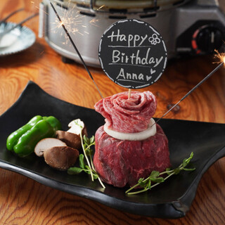 Celebrate with “meat cake” only available at a butcher shop! You can also order single items by making advance reservations ◎