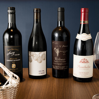 100種以上のワインやウイスキーまで！こだわりのお酒が集結