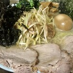 ラーメンショップ - デラックスラーメンは、チャーシュー、味玉、ネギ、ほうれん草、のり、岩のり、メンマが入ってます‼️