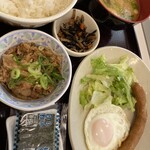 すき家 - 牛小鉢ソーセージエッグ定食✧︎*。